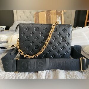 Monogram black leather purse / crossbody